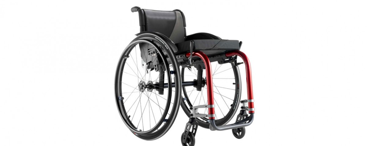 Le fauteuil roulant pliable destiné aux voyageurs